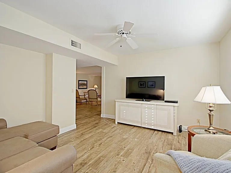 6318 E Kelton Ln — Photo 4