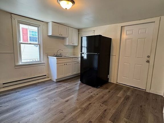4th image of 306 E Kline Ave