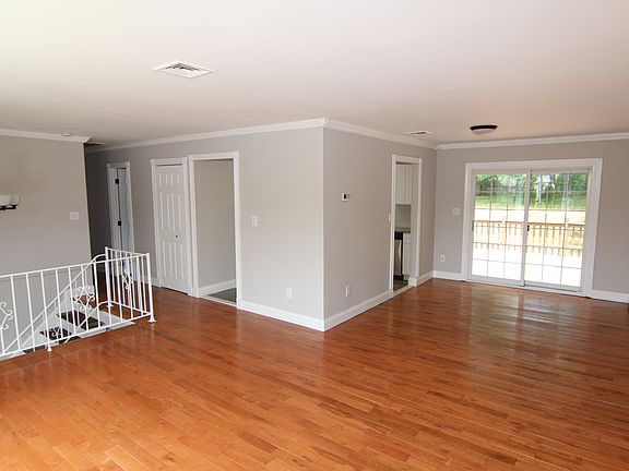 3rd image of 34 Guernsey Dr
