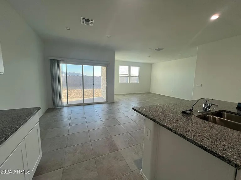 1575 E Lardner Dr — Photo 6