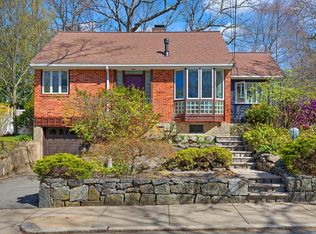 34 Crehore Rd, Chestnut Hill, MA 02467
