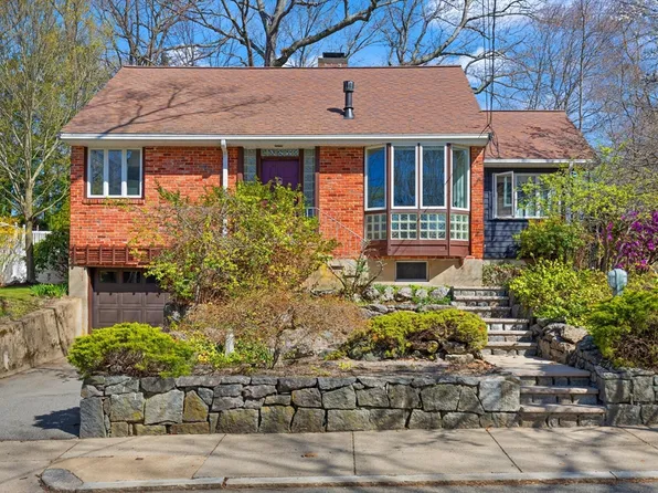 34 Crehore Rd, Chestnut Hill, MA 02467