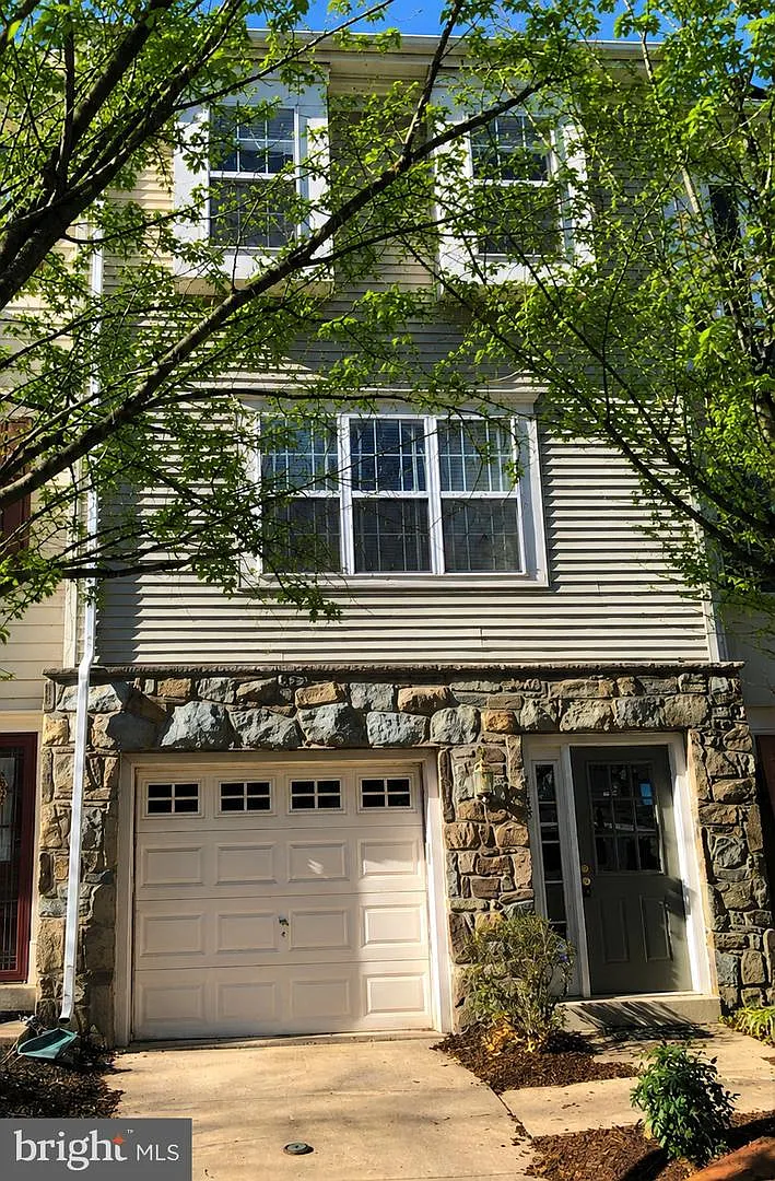 3 bed, 5.0 bath, 1726 sqft, $2,800 — Photo 1