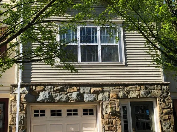 2158 Capstone Cir, Herndon, VA 20170