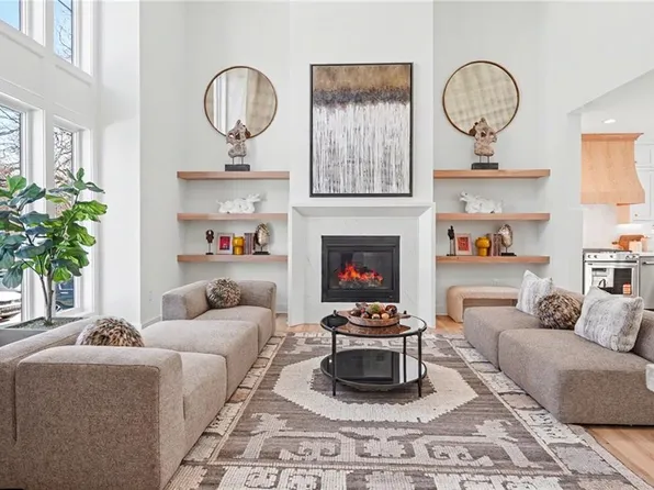 5311 W 71st Ter, Prairie Village, KS 66208