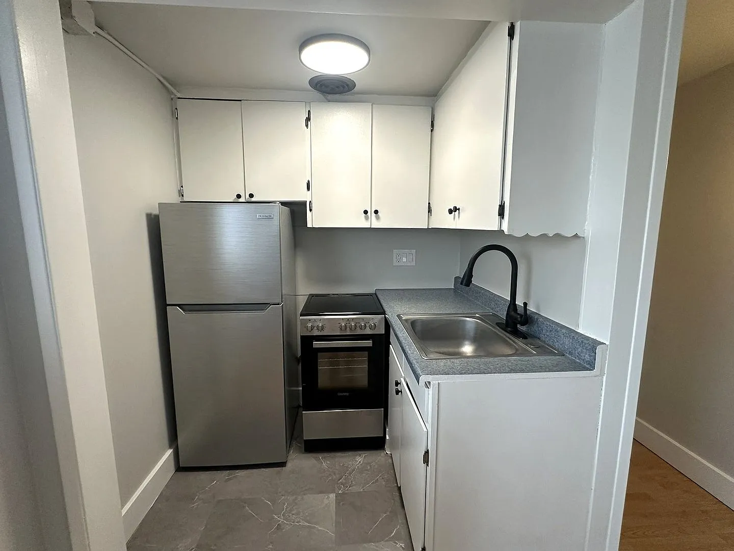 Belmont - 13 Unit — Photo 3