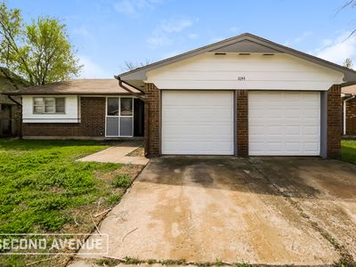 1044 W Main St, Moore, OK, 73160