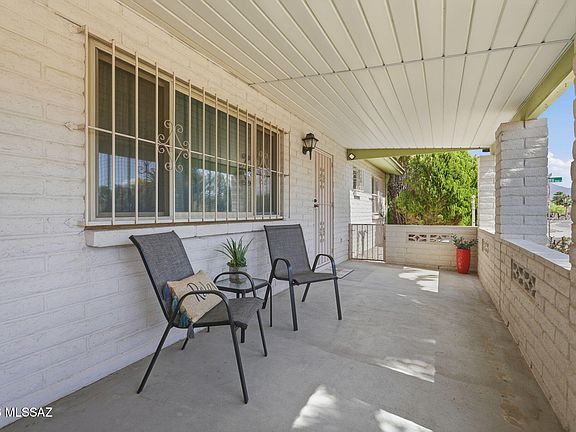3rd image of 1041 S Abrego Dr