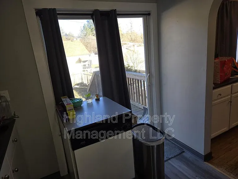 1160 NE Lake St — Photo 7