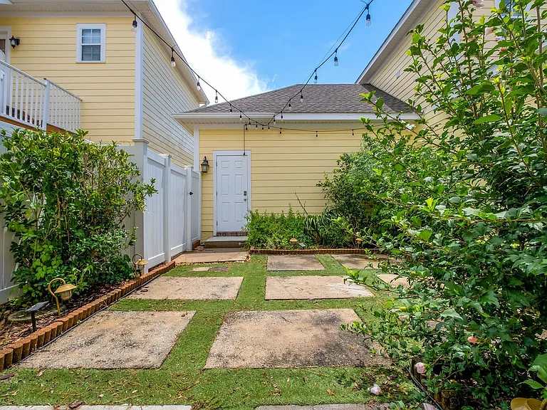 4311 Four Oaks Blvd — Photo 34