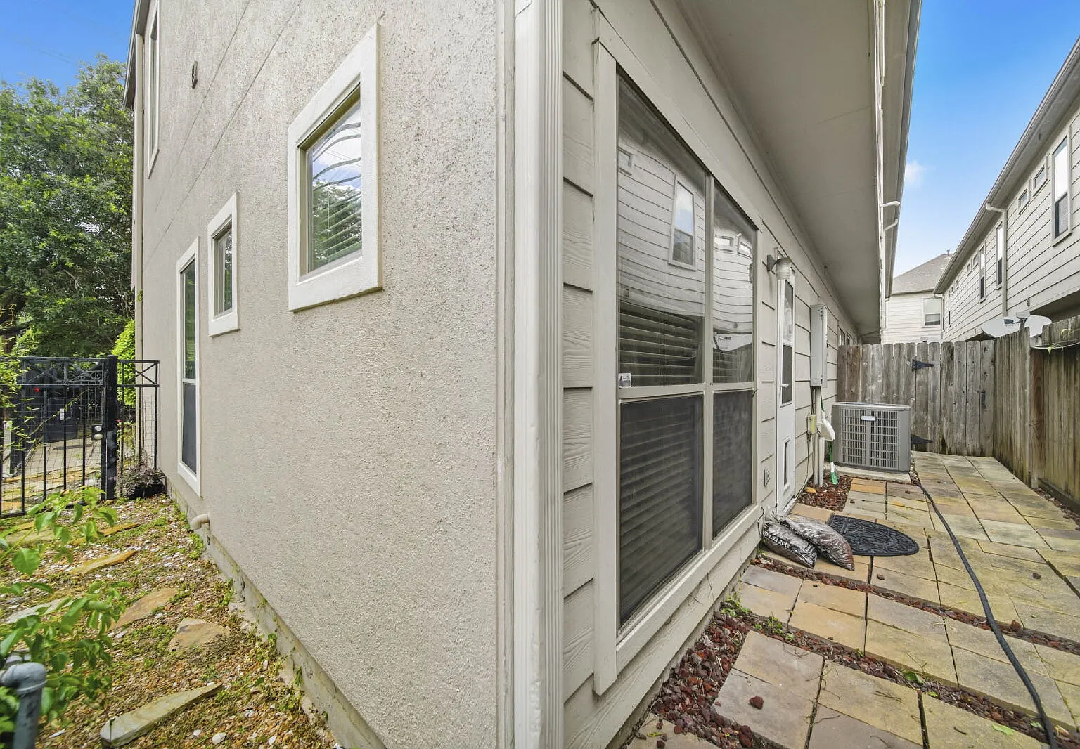 2 bed, 2.0 bath, 1293 sqft, $2,500 — Photo 3