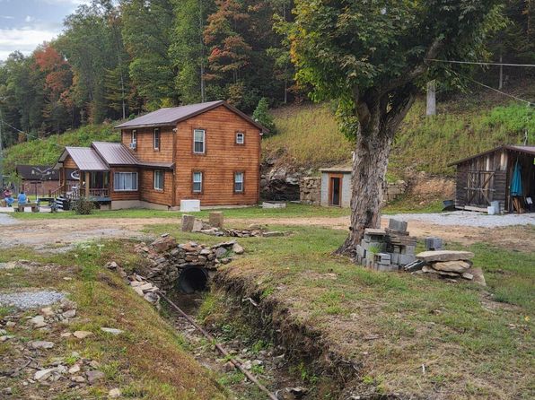 211 Blakestone Rd, Lizemores, WV 25125