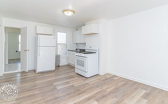 2nd image of 2421 Dean St #9