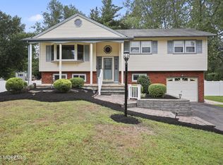 6 Canterbury Rd, Manalapan, NJ 07726