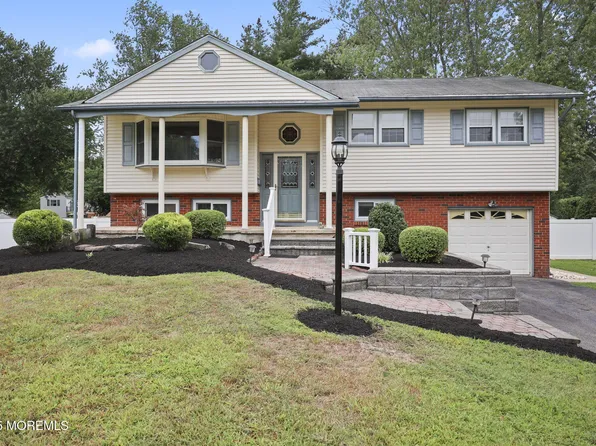 6 Canterbury Road, Manalapan, NJ 07726