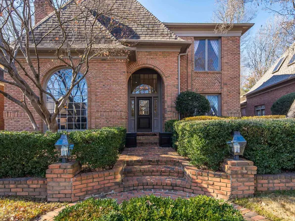 951 W Riverwalk Dr, Memphis, TN 38120