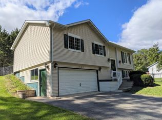 4905 Hilltop Dr, Wonder Lake, IL 60097