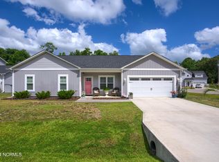 300 Holbrook Ln, Hubert, NC 28539