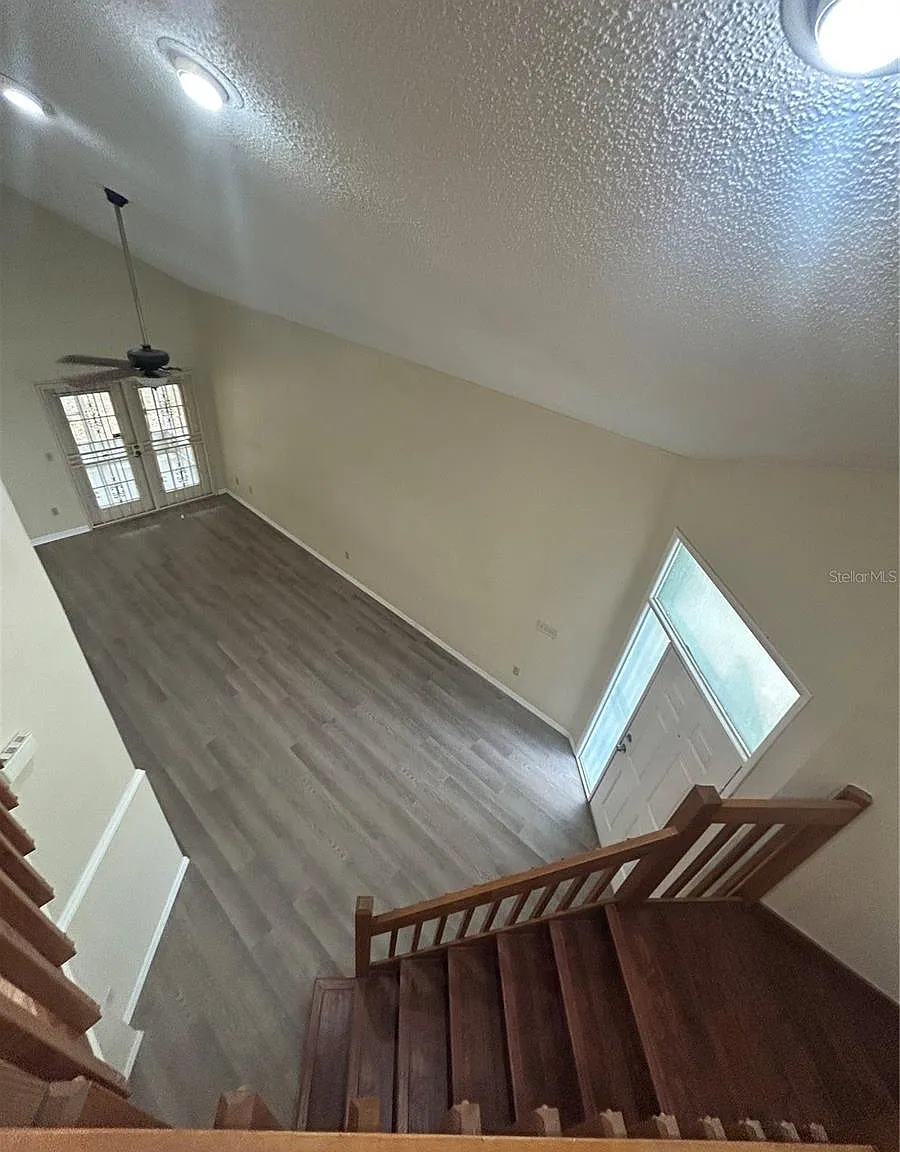 3 bed, 2.5 bath, 1682 sqft, $2,000 — Photo 2