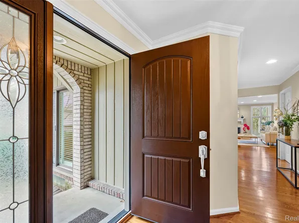 1204 S Timberview Trl, Bloomfield Hills, MI 48304