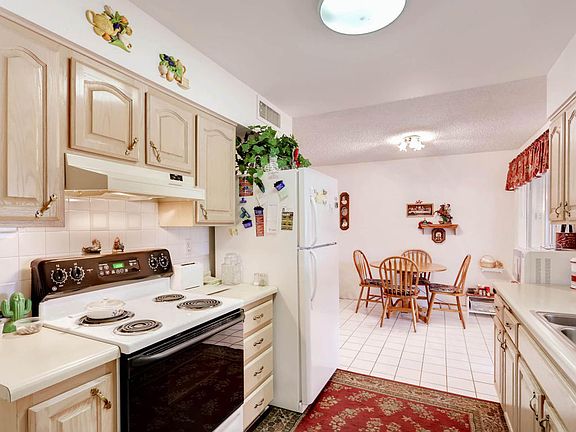 4th image of 10829 W Tropicana Cir
