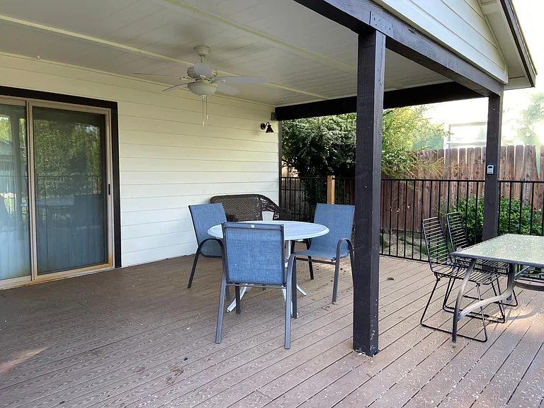 210 W East St — Photo 21