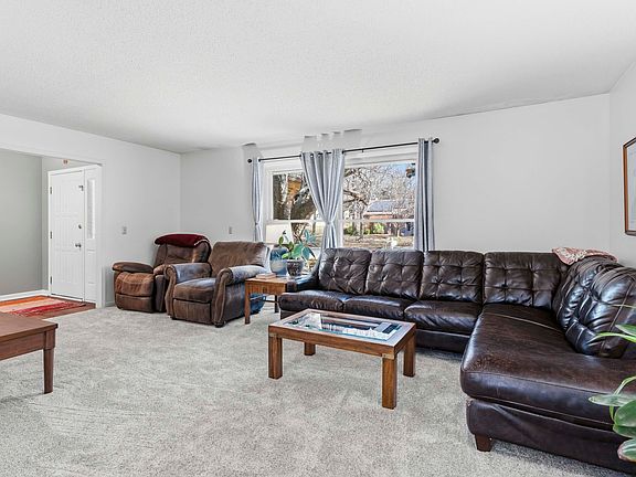 4th image of 4014 Coachman Rd