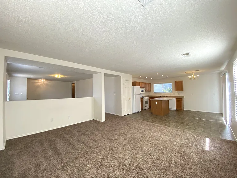 2173 Sagecrest Loop NE — Photo 5
