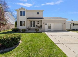 5612 Meadow View St, Sterling Heights, MI 48310