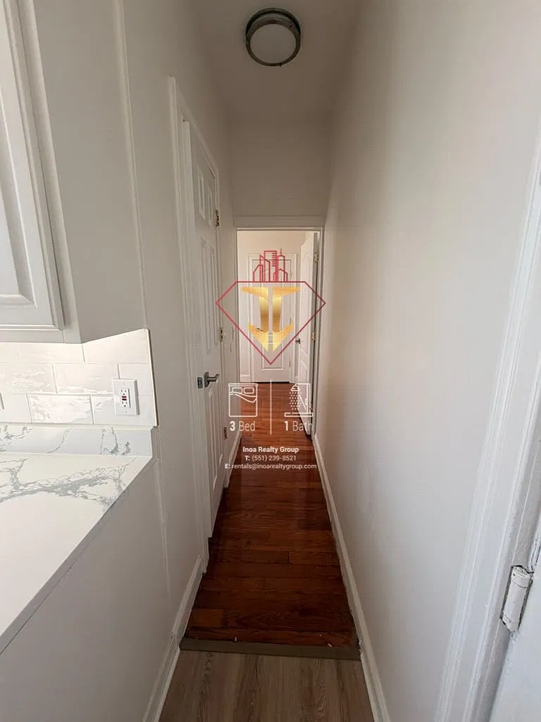 3 bed, 900 sqft, $2,795 — Photo 1