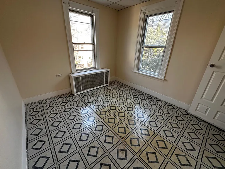 28 Lincoln St #2 — Photo 2