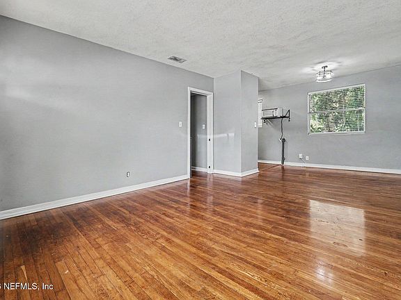 4th image of 4819 HOMECREST Circle