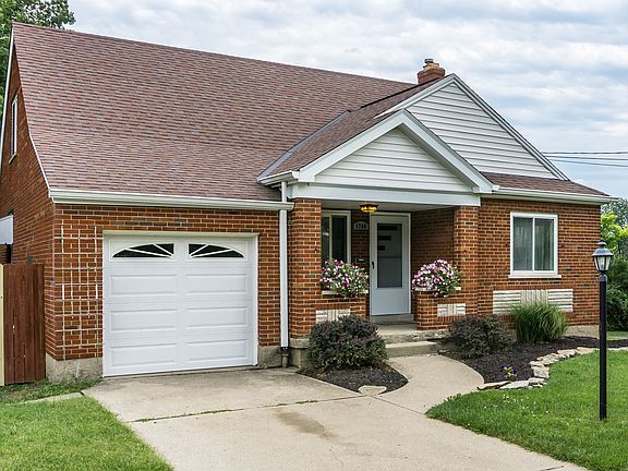 2nd image of 1740 Admiral Ct