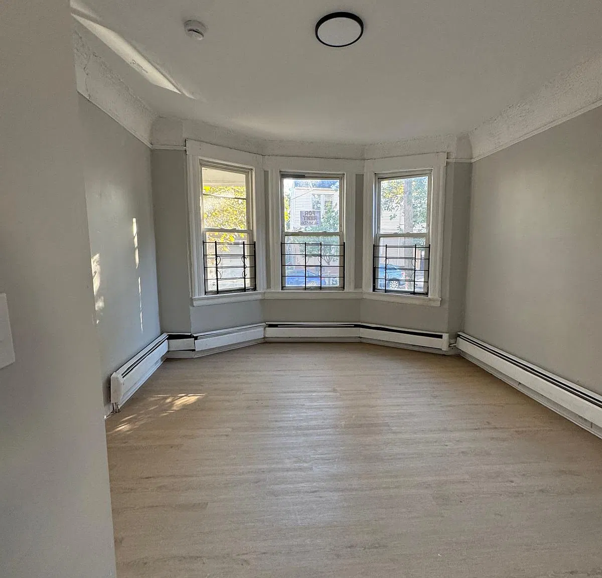 3 bed, $2,050 — Photo 2