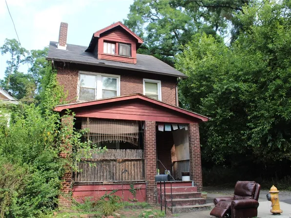 425 N Holland Ave, Braddock, PA 15104