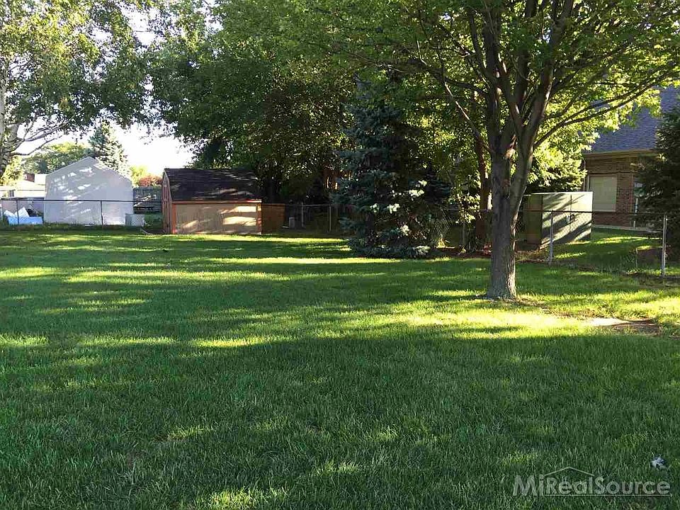 2nd image of 43040 Hartwick Dr