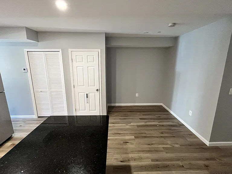 1709 E St NE — Photo 5