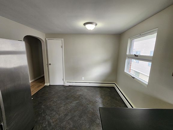 5th image of 210 Penn St