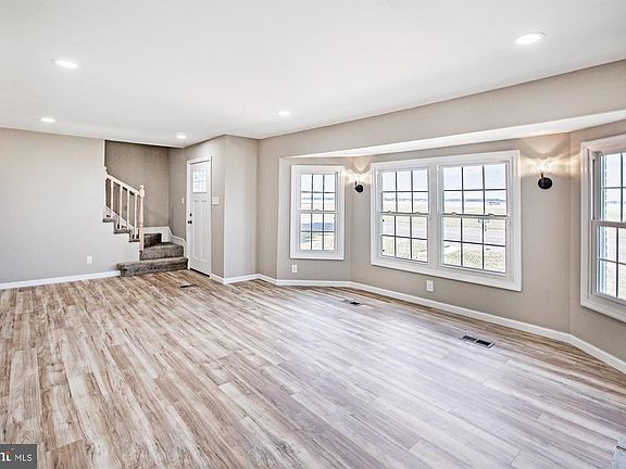 4th image of 96 Riviera Dr