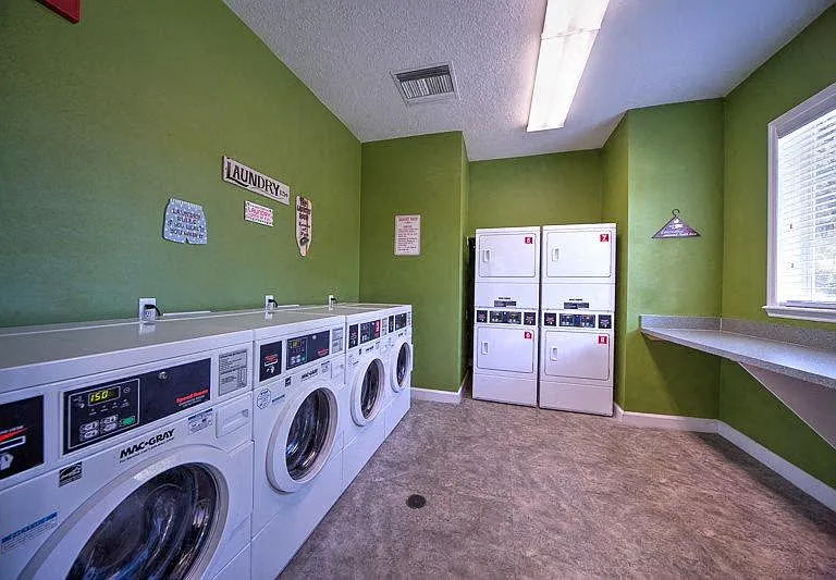 Lindsey Terrace Apartments — Photo 18