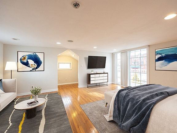 3rd image of 111 W Ashland St