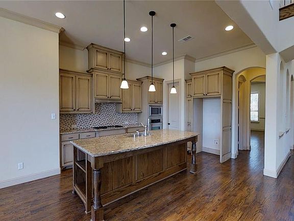 2nd image of 208 San Bernard Dr