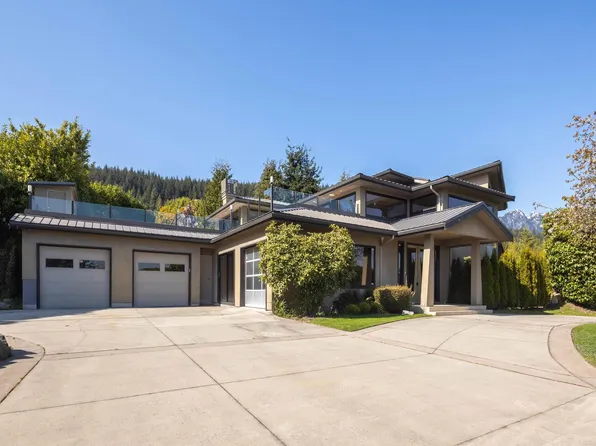 1109 Hillside Rd, West Vancouver, BC V7S 2G3