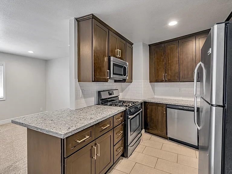 31 Foster St #4 — Photo 2