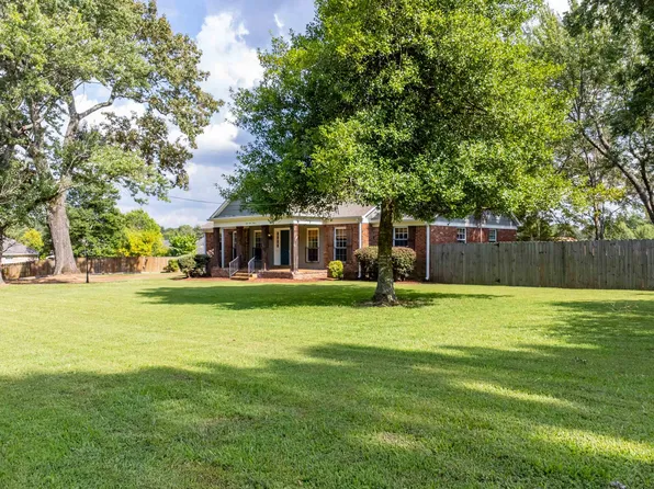 8815 Macon Rd, Cordova, TN 38018