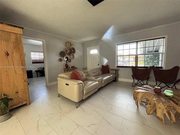 3240 SW 66th Ter — Photo 3