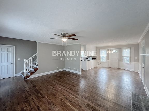 3rd image of 916 S Deshon Rd
