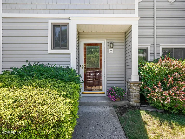 2 Joyce Ct — Photo 2