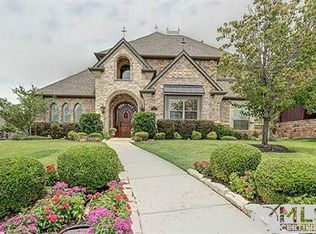 636 Highview Ln, Hurst, TX 76054