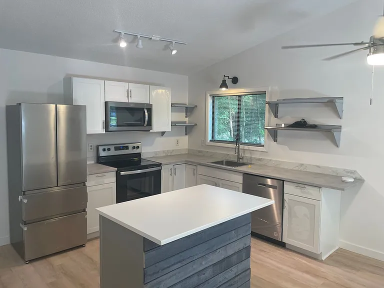 1101 W Main St #D — Photo 4